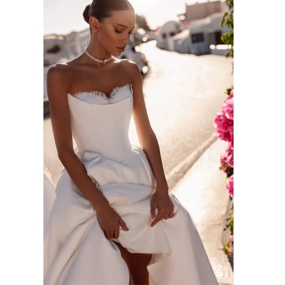 Wedding Gown 5722 - Picture 1 of 4